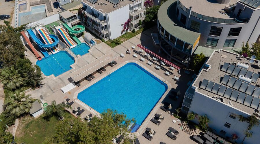 Bodrum Beach Resort  4*