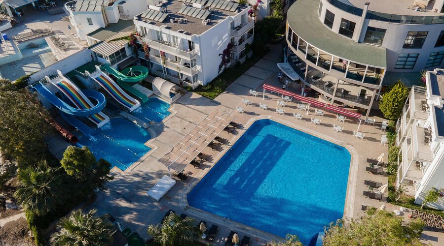 Bodrum Beach Resort  4*