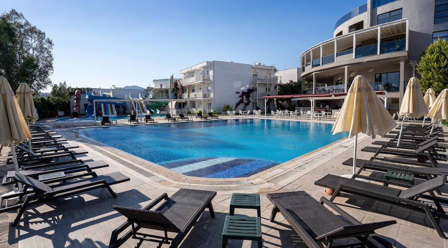 Bodrum Beach Resort  4*