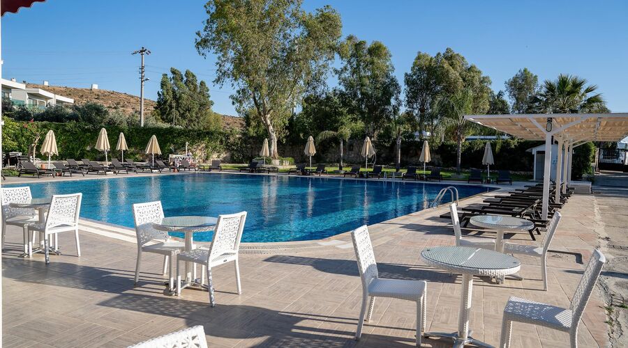 Bodrum Beach Resort  4*