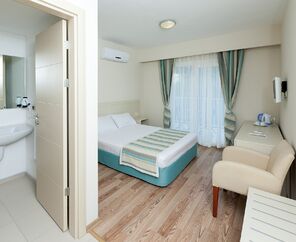 Bodrum Beach Resort  4*