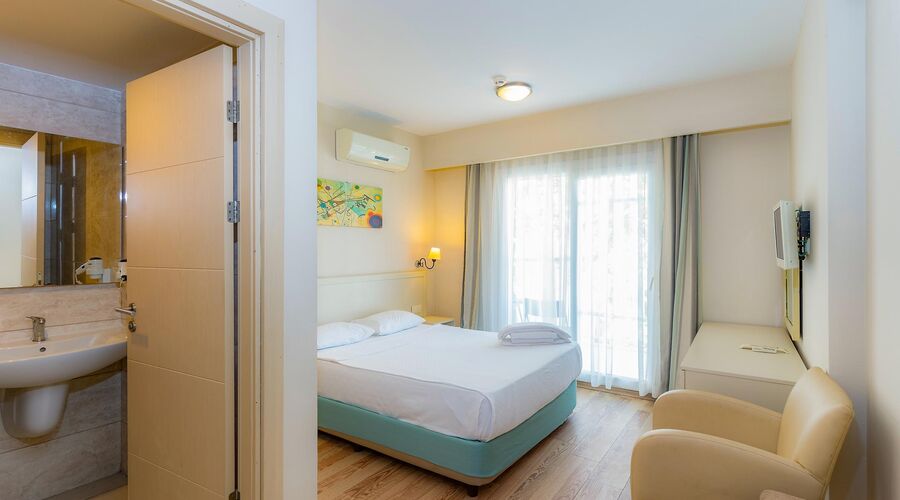 Bodrum Beach Resort  4*