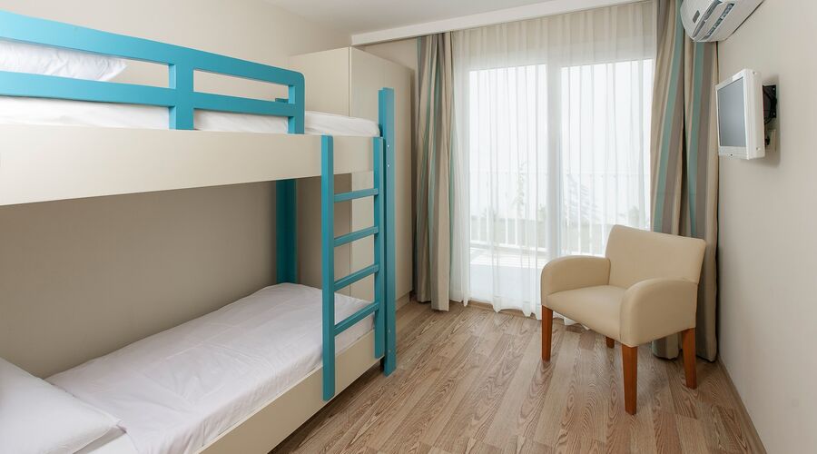 Bodrum Beach Resort  4*