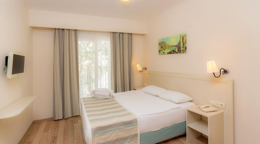 Bodrum Beach Resort  4*