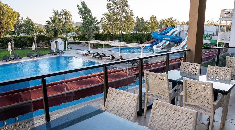 Bodrum Beach Resort  4*