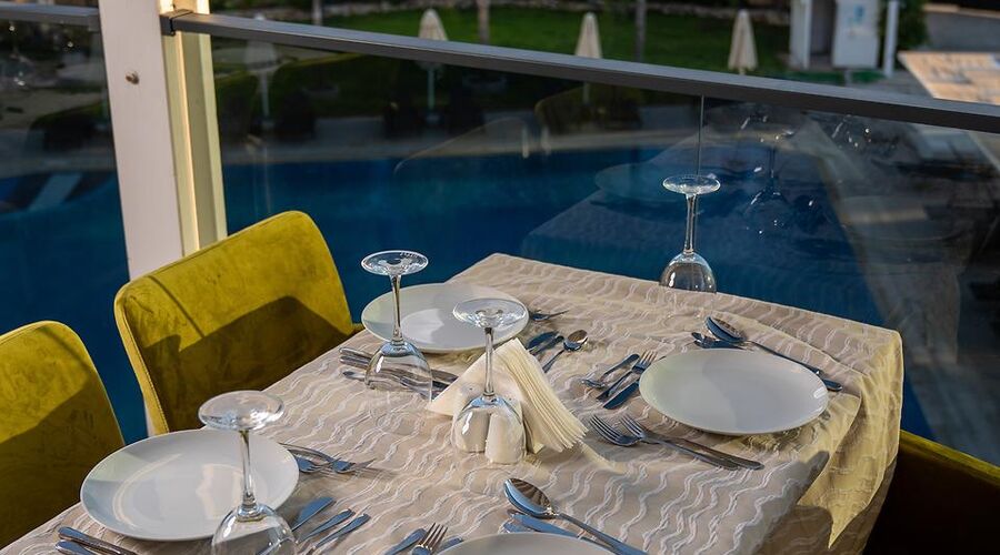Bodrum Beach Resort  4*