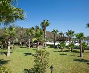 Crystal Green Bay Resort&Spa