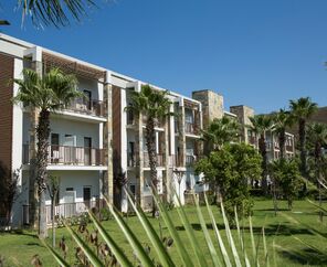 Crystal Green Bay Resort&Spa