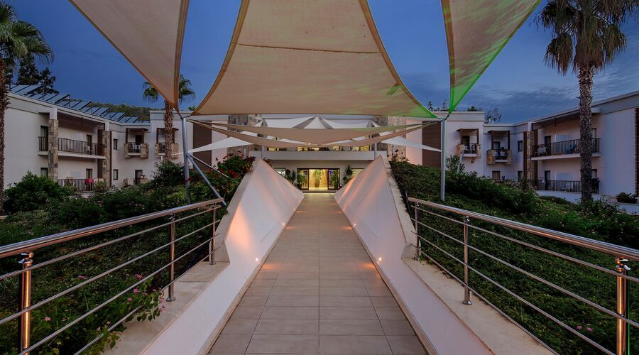 Crystal Green Bay Resort&Spa