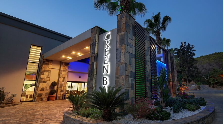 Crystal Green Bay Resort&Spa