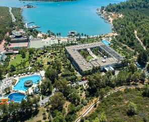 Crystal Green Bay Resort&Spa