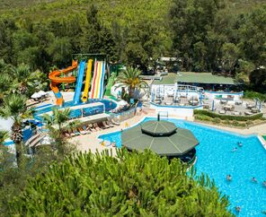 Crystal Green Bay Resort&Spa