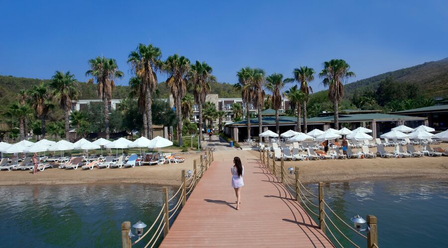 Crystal Green Bay Resort&Spa