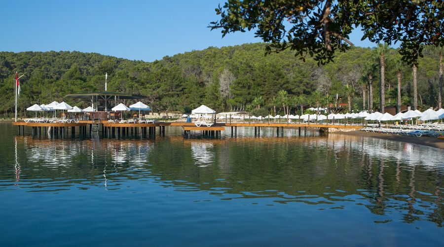 Crystal Green Bay Resort&Spa