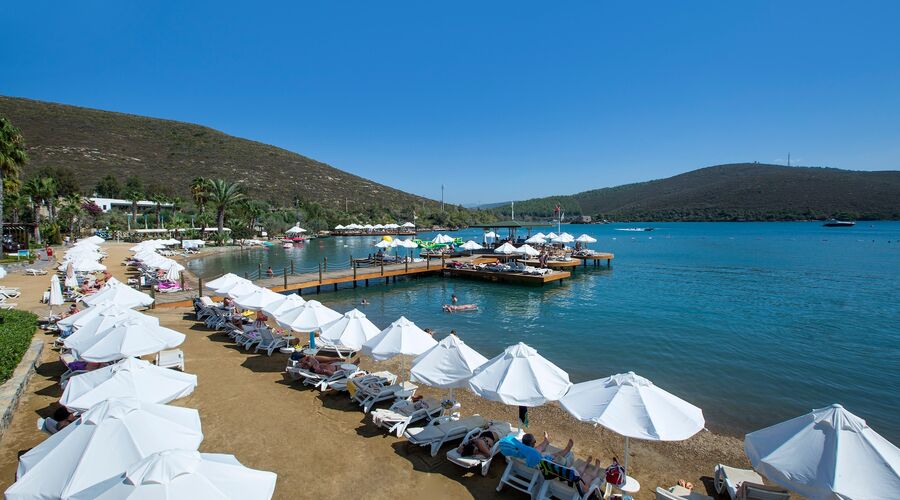 Crystal Green Bay Resort&Spa