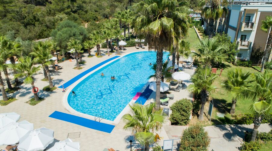 Crystal Green Bay Resort&Spa