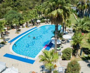 Crystal Green Bay Resort&Spa