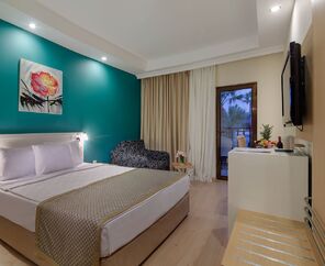 Crystal Green Bay Resort&Spa