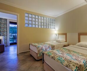 Crystal Green Bay Resort&Spa