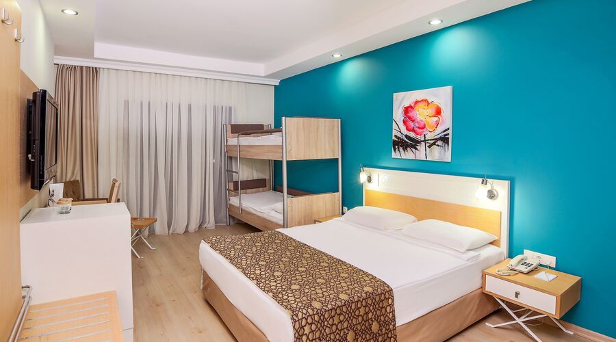 Crystal Green Bay Resort&Spa