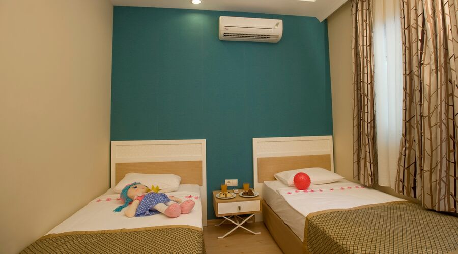 Crystal Green Bay Resort&Spa