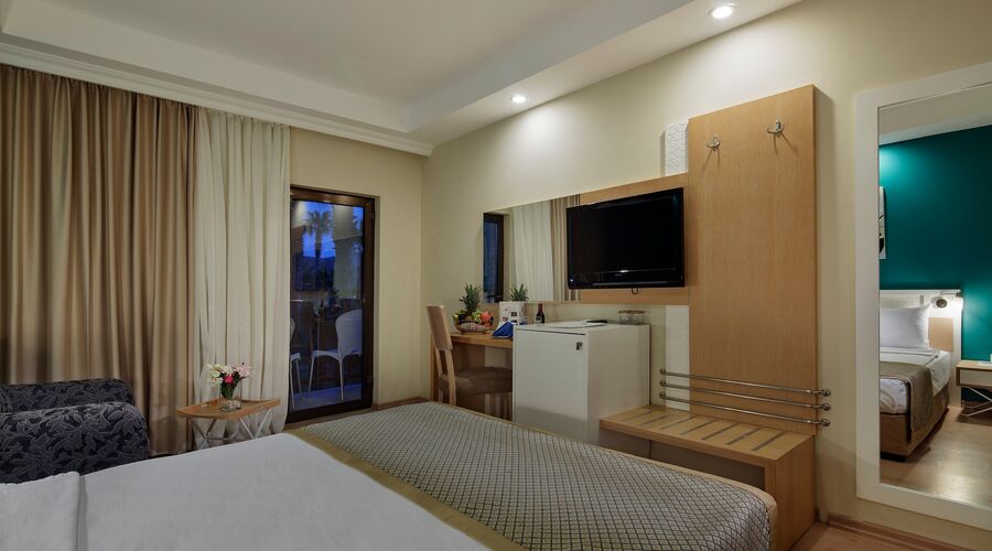 Crystal Green Bay Resort&Spa