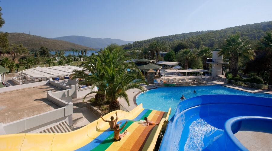 Crystal Green Bay Resort&Spa