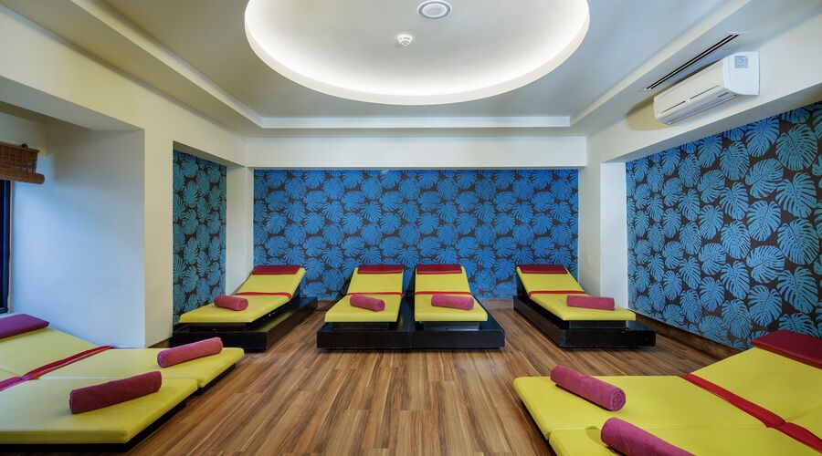 Crystal Green Bay Resort&Spa