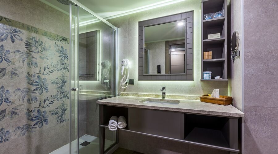 Samara Hotel   5*