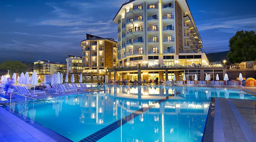 Ramada Resort By Wyndham Kuşadası & Golf  5*