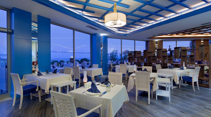 Ramada Resort By Wyndham Kuşadası & Golf  5*