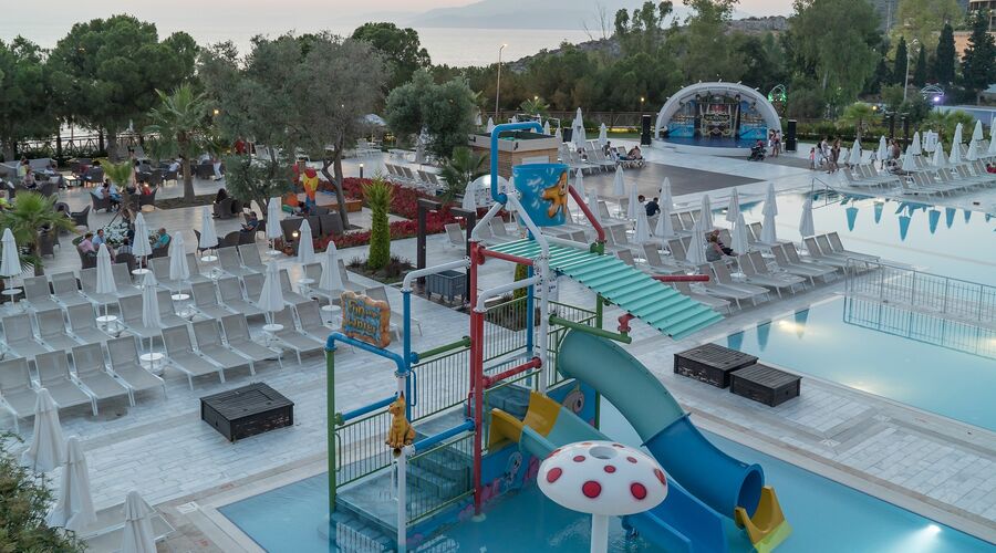 Ramada Resort By Wyndham Kuşadası & Golf  5*