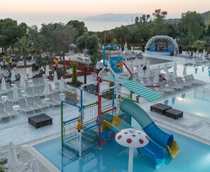 Ramada Resort By Wyndham Kuşadası & Golf  5*
