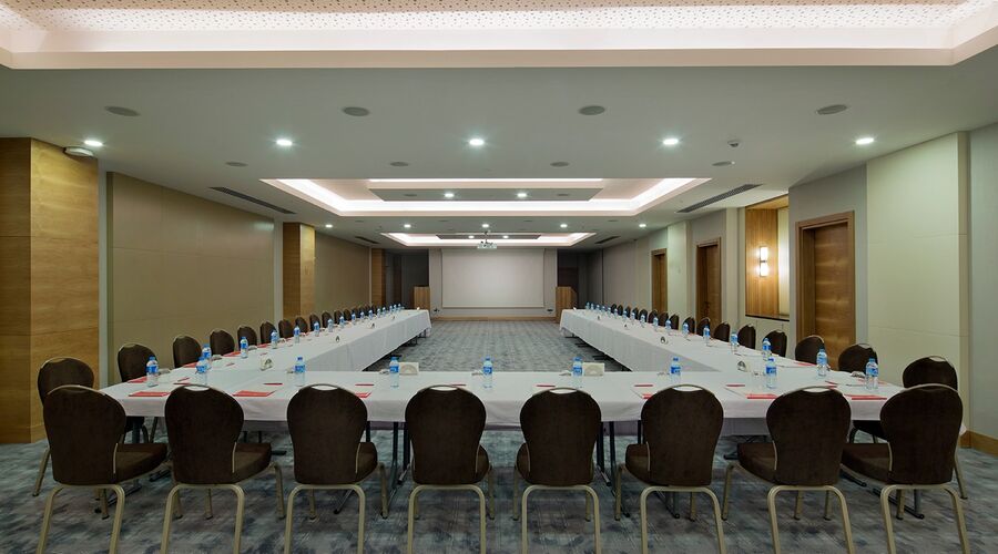 Ramada Resort By Wyndham Kuşadası & Golf  5*