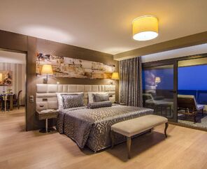 Grand Blue Sky Hotel