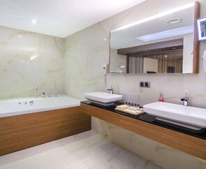 Grand Blue Sky Hotel