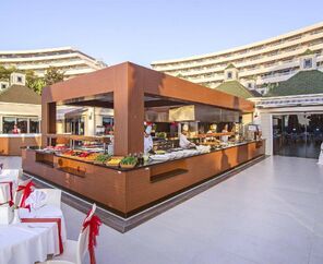 Grand Blue Sky Hotel