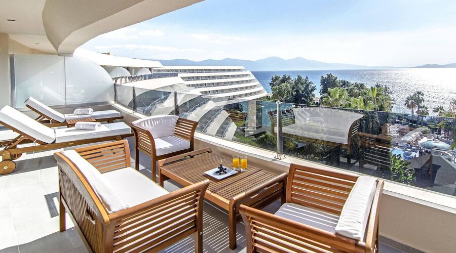 Grand Blue Sky Hotel