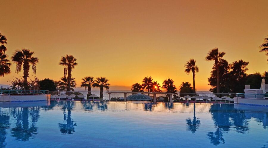Grand Blue Sky Hotel