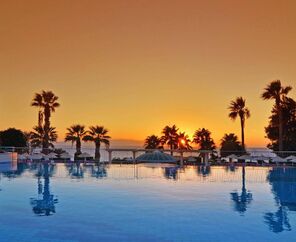 Grand Blue Sky Hotel