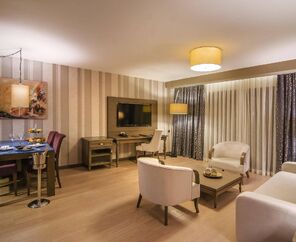 Grand Blue Sky Hotel