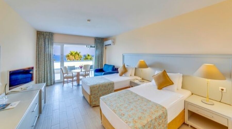 Grand Blue Sky Hotel