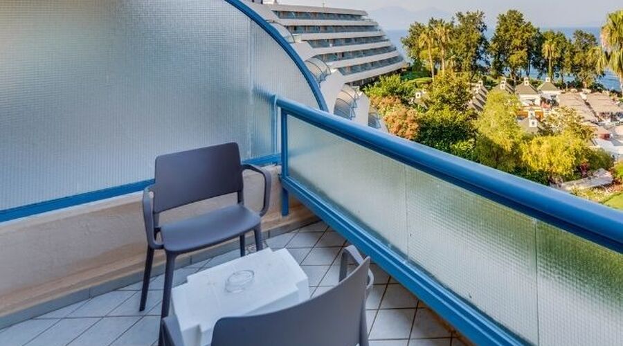 Grand Blue Sky Hotel