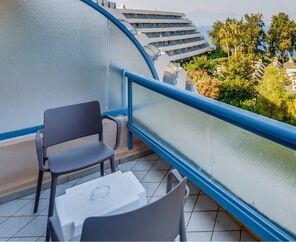 Grand Blue Sky Hotel