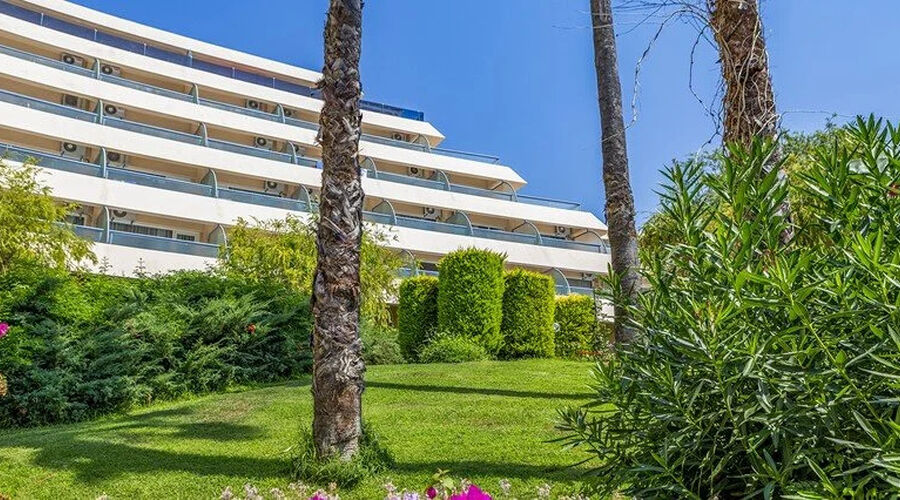 Grand Blue Sky Hotel
