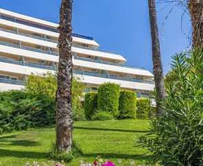 Grand Blue Sky Hotel