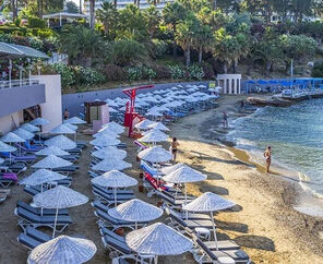 Grand Blue Sky Hotel