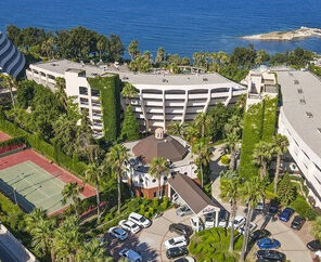 Grand Blue Sky Hotel