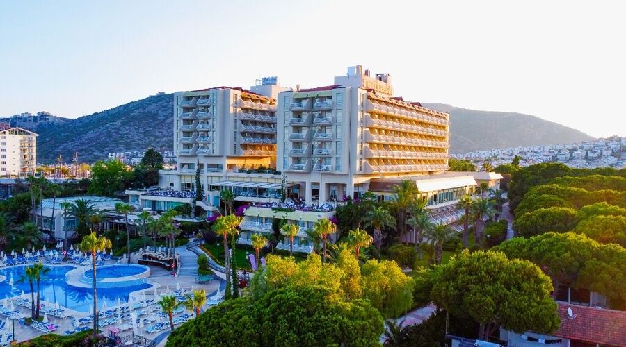 Fantasia De Luxe Hotel  5*