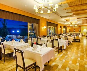 Fantasia De Luxe Hotel  5*